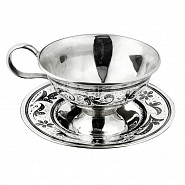 Серебряная кружка и чашка с блюдцем